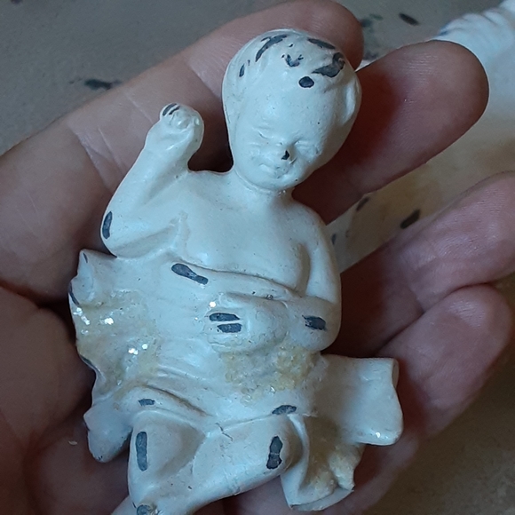 Ceramic Jesus in Manger - Picture 6 of 8